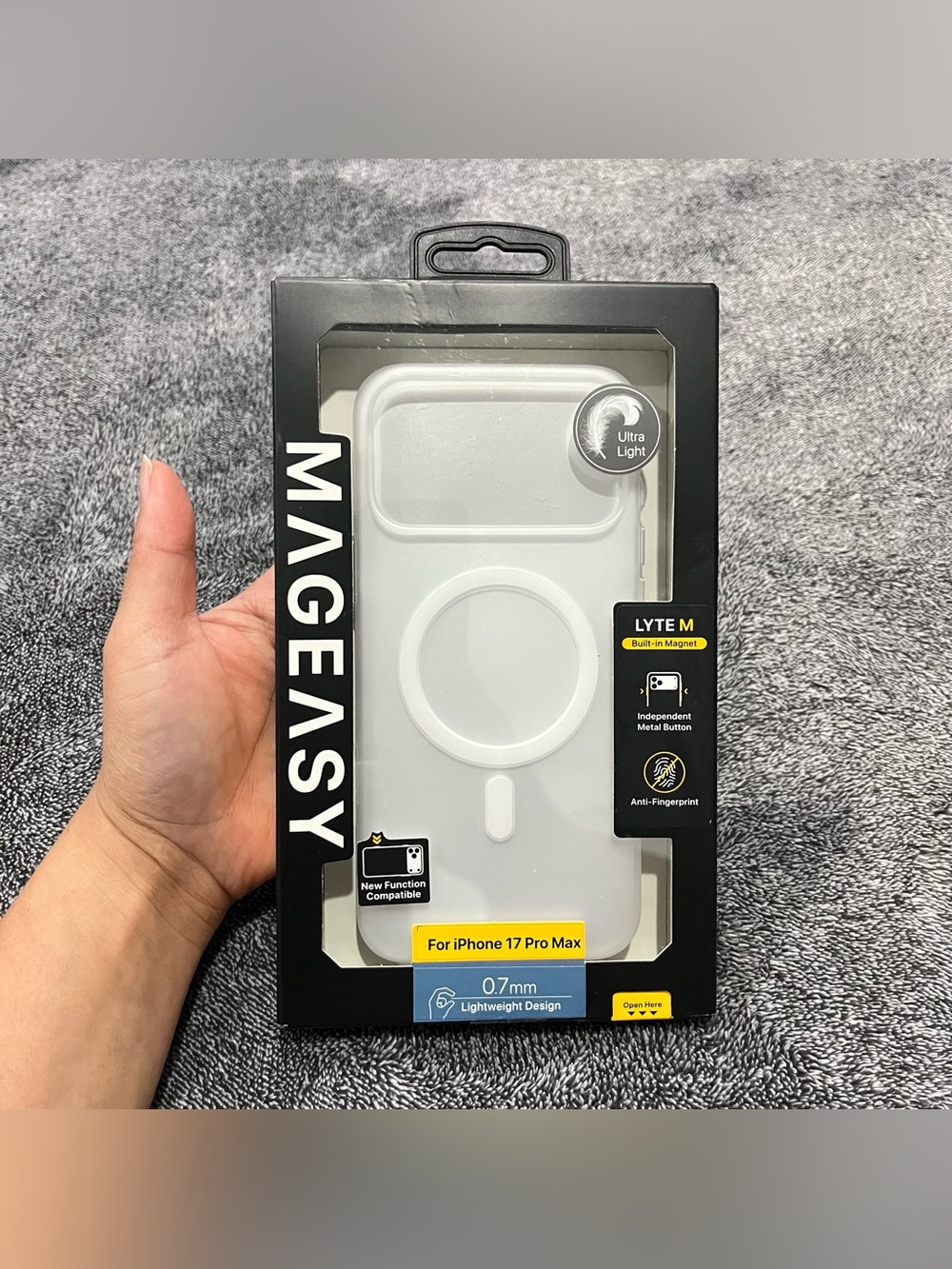 Iphone 17 Pro Max ultra thin magnetic  phone case